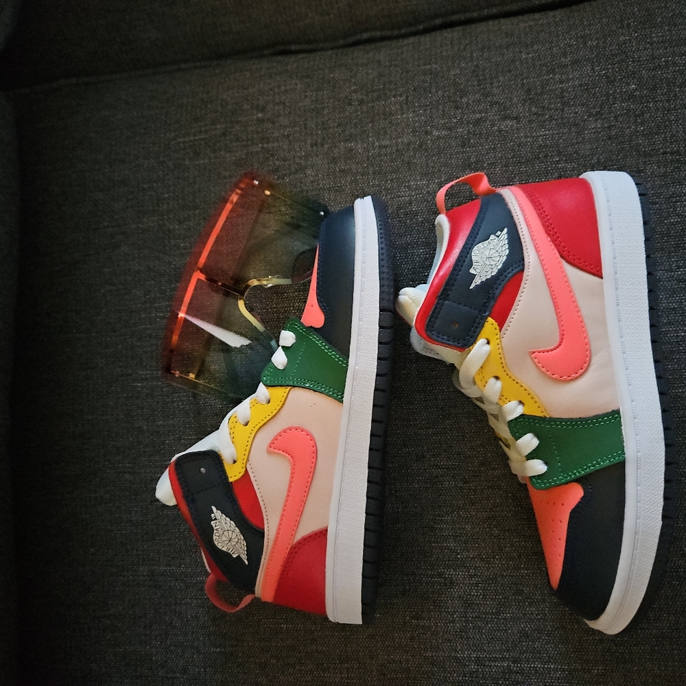 Size 4y dunks - Picture 2 of 3
